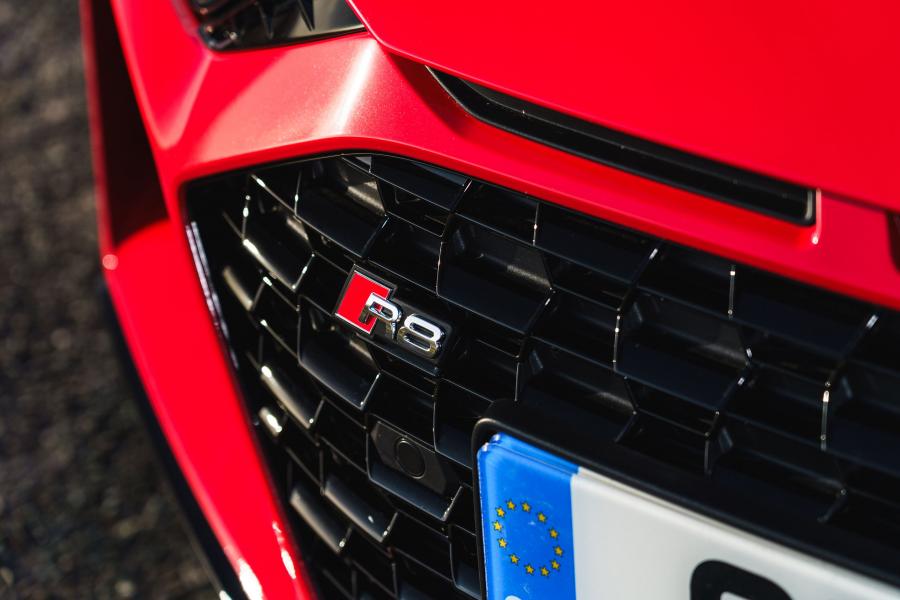 Детали экстерьера Audi R8 V10 Performance Spyder 2019 года  (UK) (фото 2 из 40)